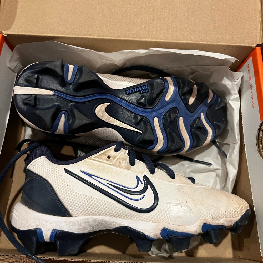 Nike White and Navy Force Trout Football Cleats